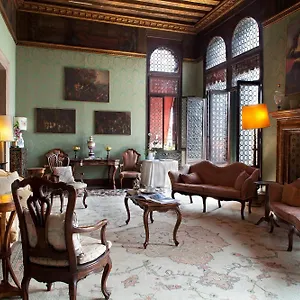 Palazzetto Pisani Grand Canal בית הארחה